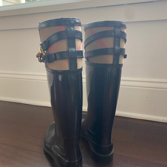 Meet your Posher, Taylor - Picture 5 of 5